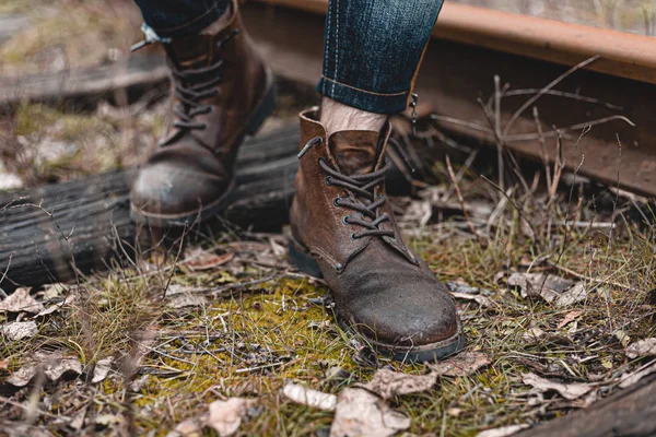 Tipo Con Botas Gamuza Otoño Ferrocarril Concepto Senderismo Viajes Ropa — Foto de Stock