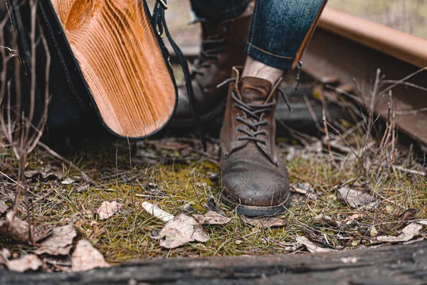 Tipo Con Botas Gamuza Otoño Ferrocarril Concepto Senderismo Viajes Ropa — Foto de Stock