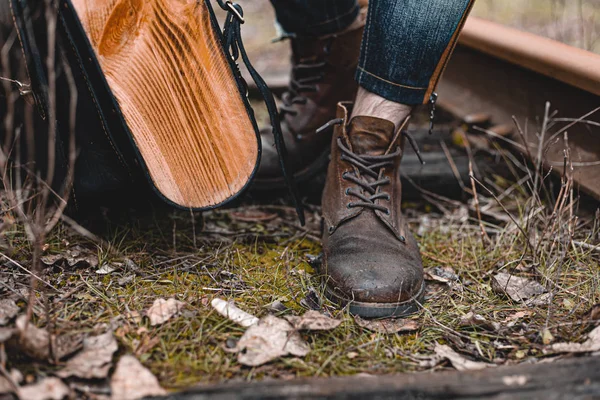 Tipo Con Botas Gamuza Otoño Ferrocarril Concepto Senderismo Viajes Ropa — Foto de Stock