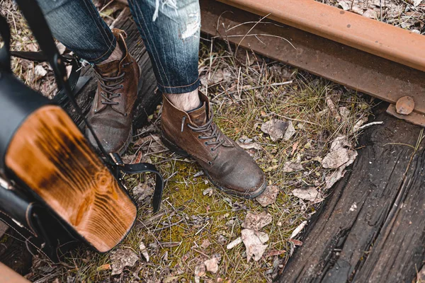 Tipo Con Botas Gamuza Otoño Ferrocarril Concepto Senderismo Viajes Ropa — Foto de Stock