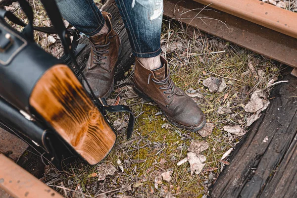 Tipo Con Botas Gamuza Otoño Ferrocarril Concepto Senderismo Viajes Ropa — Foto de Stock