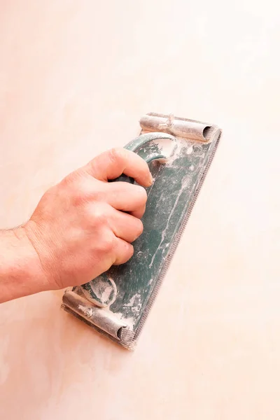 Plasterer Smooths Walls Sandpaper Close Male Hand Worker Stock Photo — Stock Photo, Image
