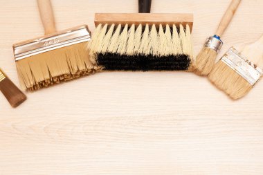 Büyük bir set farklı inşaat fırçası. Vernik ve astar için farklı görevler için stok fotoğraf seti. Boş boşluk.