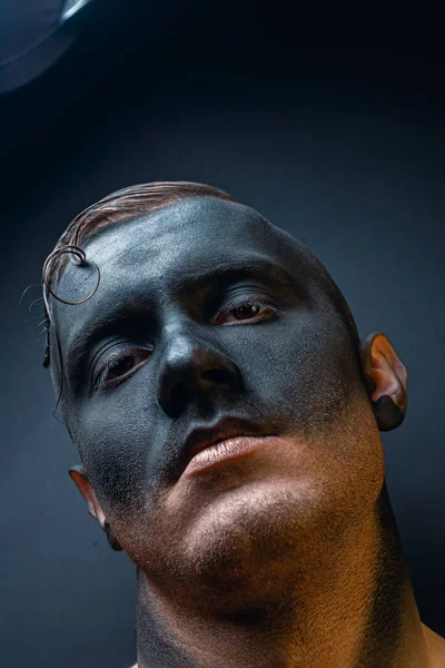 Foto Stock Rosto Masculino Arte Maquiagem Bonito Caucasiano Homem Perto — Fotografia de Stock