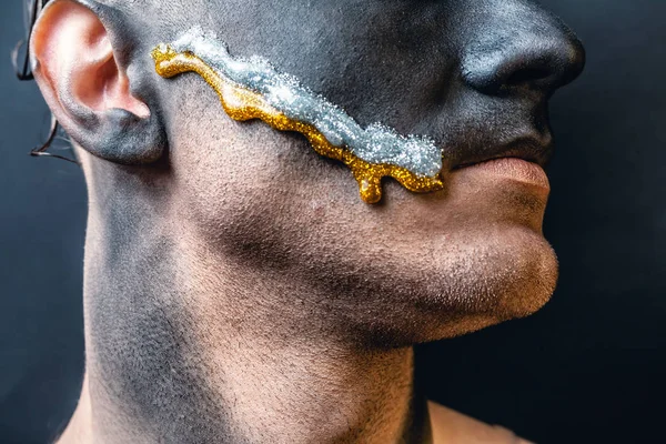 Foto Stock Cara Masculina Arte Del Maquillaje Guapo Caucásico Hombre —  Fotos de Stock