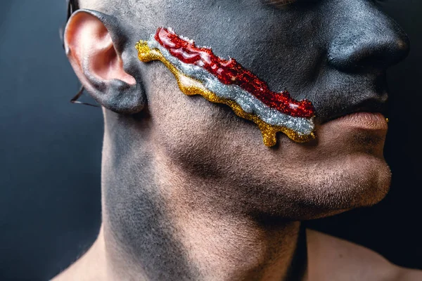 Foto Stock Cara Masculina Arte Del Maquillaje Guapo Caucásico Hombre —  Fotos de Stock