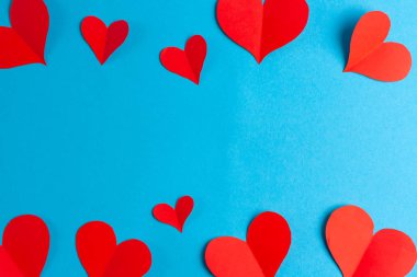 Origami tebrik kartı için boş kalpler. Stok fotoğraf üst görünümü.