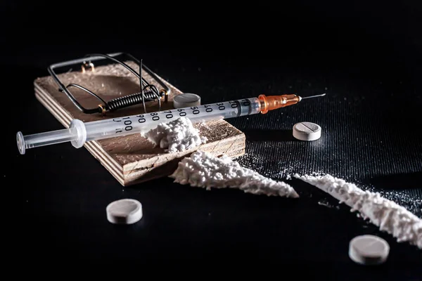 Uzależnienie Uzależnienie Narkotyków Zdjęcie Pułapki Myszy Przynętą Postaci Różnych Leków — Zdjęcie stockowe