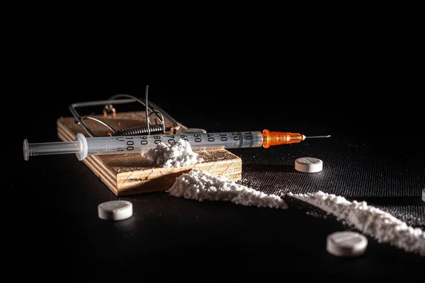 Uzależnienie Uzależnienie Narkotyków Zdjęcie Pułapki Myszy Przynętą Postaci Różnych Leków — Zdjęcie stockowe