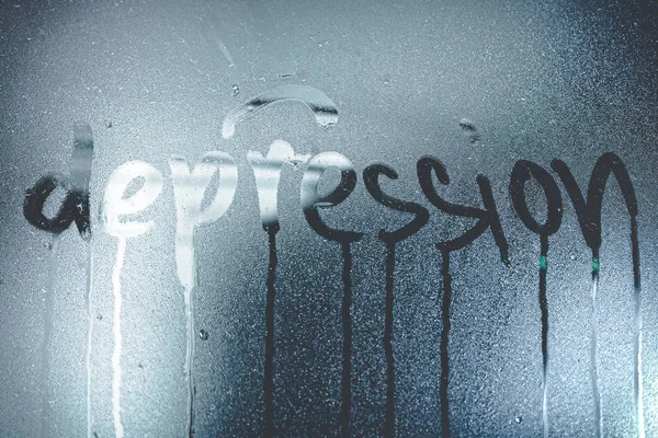Παράθυρο Σταγόνες Βροχής Στοκ Φωτογραφία Επιγραφή Κατάθλιψη Υγρό Γυαλί — Φωτογραφία Αρχείου