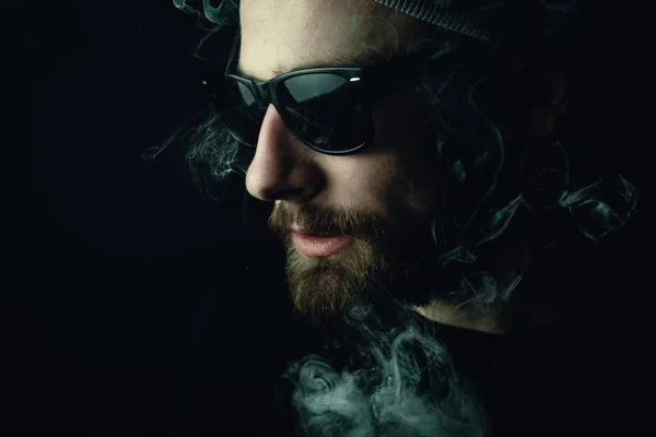 Portrait Bearded White Hipster Smoker Dark Background Studio Stock Photo — Stock Photo, Image