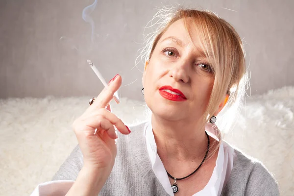 Middle Aged Woman Smokes Living Room Stock Photo Happy Smoker — Stock Photo, Image