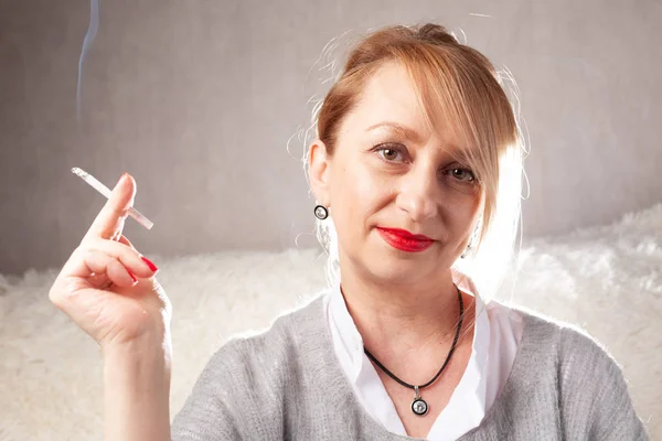 Middle Aged Woman Smokes Living Room Stock Photo Happy Smoker — Stock Photo, Image