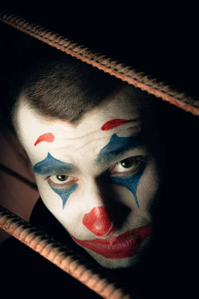 Retrato Cerca Hombre Bromista Stock Foto Maquillaje Joker Una Sala — Foto de Stock