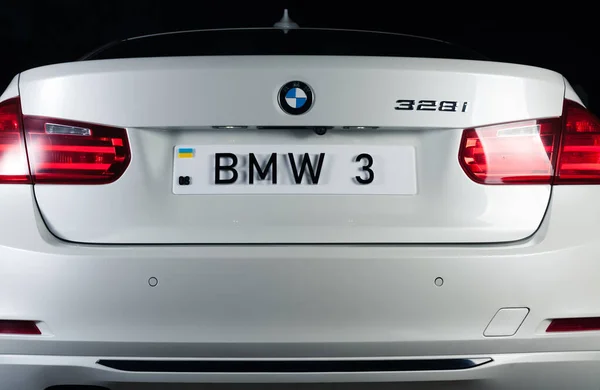 Zaporizhia Ucrania Marzo 2020 Bmw 328I Coche Blanco Cerca Sobre — Foto de Stock