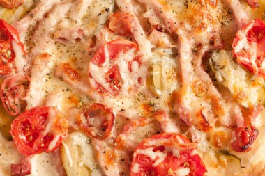 Hazır, iştah açıcı, yakın plan pizza. Tahta bir masada stok fotoğraf pizzası..