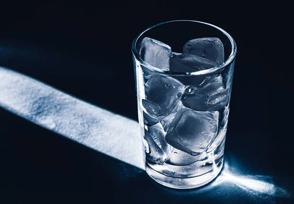 Ijsblokjes Een Glas Ijs Een Glas Wordt Gemarkeerd — Stockfoto