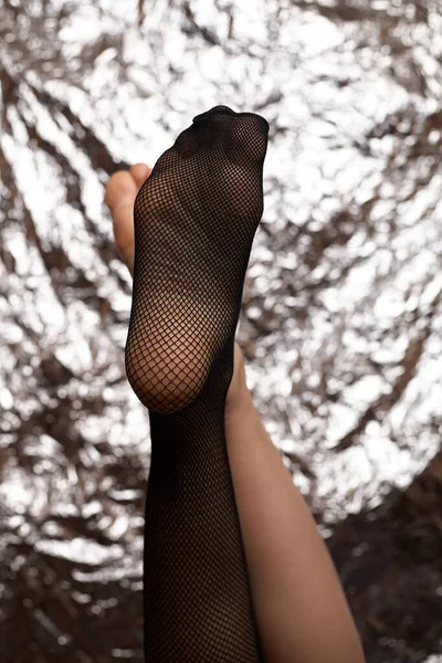 Красивые Женские Ноги Сетчатых Колготках Модные Черные Сетчатые Колготки Сексуальные — стоковое фото