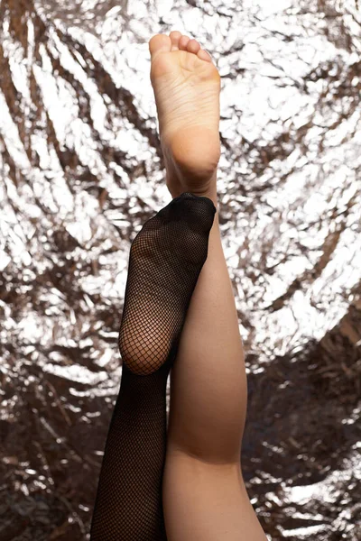 Güzel Kadın Ayakları Örgü Tayt Içinde Şık Siyah Örgü Taytlar — Stok fotoğraf