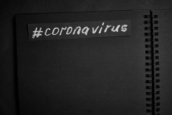 Titre Coronavirus Est Écrit Sur Papier Noir Avec Craie — Photo