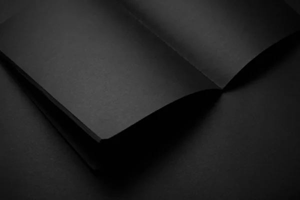 Carnet Noir Vierge Sur Une Table Noire Photo Maquette Modèle — Photo