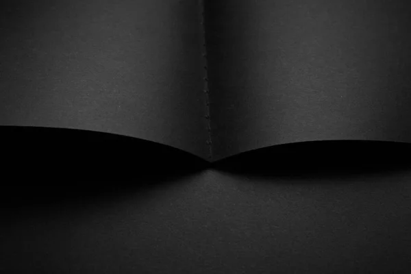 Чистый Черный Блокнот Черном Столе Макет Фото Бланширующая Черная Обложка — стоковое фото