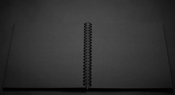 Carnet Noir Vierge Sur Une Table Noire Photo Maquette Modèle — Photo