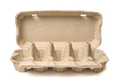 Karton yumurta tepsisi beyaz arka planda izole edilmiş. Yumurta ambalajı yan görünümü. Boş yumurta kutusu, aç..