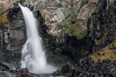 şelale kaya taşları sonbahar