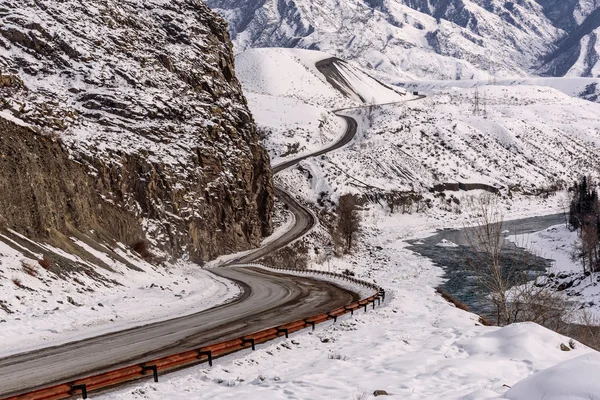 Road góry snow zima rzeka — Zdjęcie stockowe