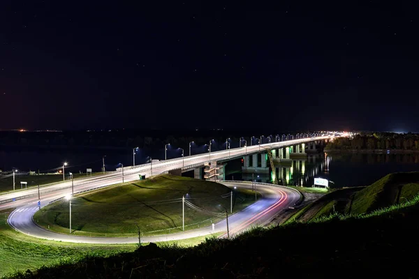 大桥夜河灯 — 图库照片