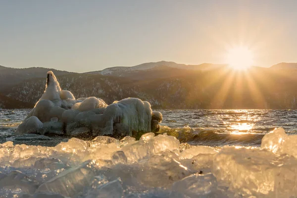 호수 산 얼음 빙산의 일 — 스톡 사진