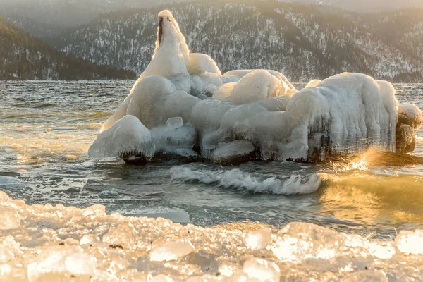 호수 산 얼음 빙산 — 스톡 사진