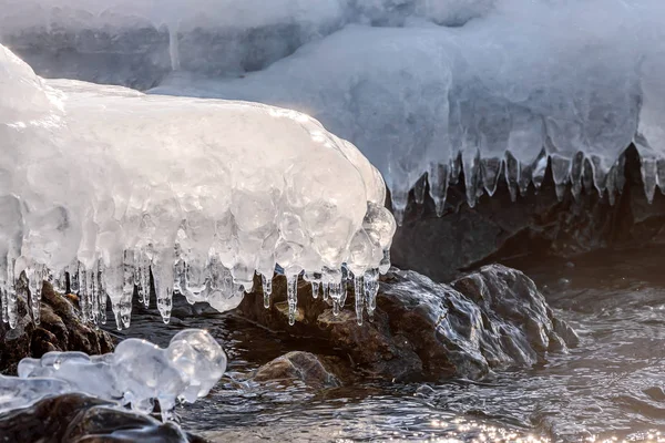 Jégcsapok jeges vizet minta — Stock Fotó