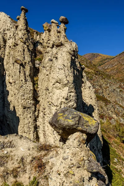 Pedras cogumelos montanhas outono — Fotografia de Stock