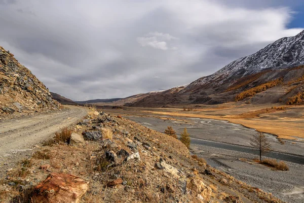 Berge Straße Fluss Herbst Wolken — Stockfoto