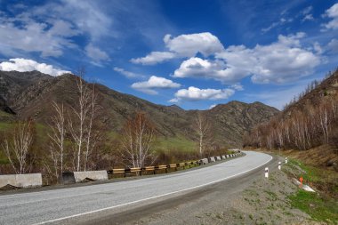 yol dağlar bulutlar eğrisi asfalt 