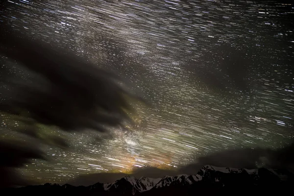 山つ星トラック雲空 — ストック写真