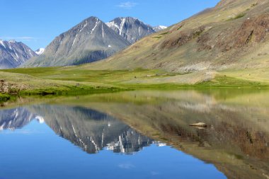 Göl Dağları yansıma kar yaz 