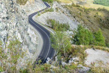 yol dağlar eğrisi geçiş asfalt