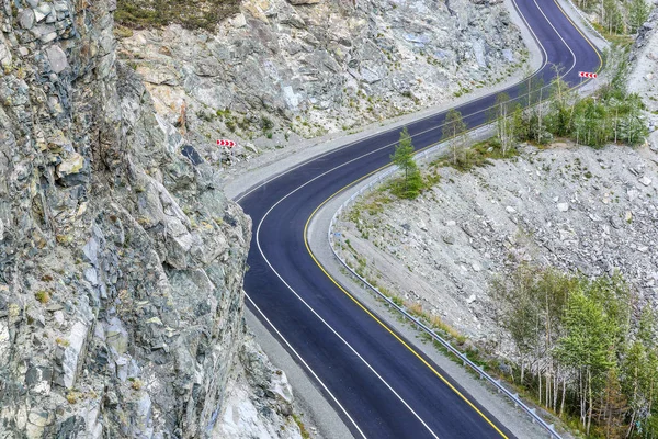 yol dağlar eğrisi geçiş asfalt