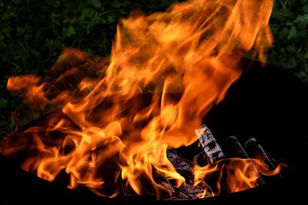 Fuego llama carbón hoguera brasero — Foto de Stock