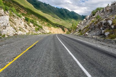 asfalt yol dağlar dik açmak