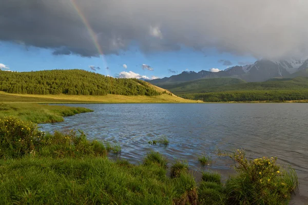 Mountains lake rainbow clouds — Stock Photo, Image