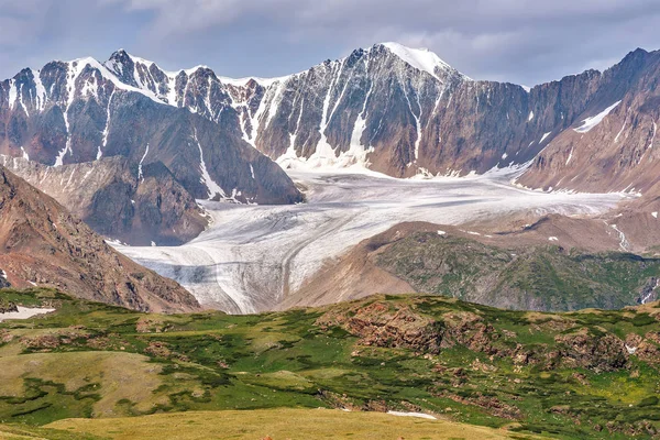 Glaciar montañas nieve verano nubes —  Fotos de Stock