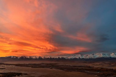 dağ gökyüzü günbatımı ateşli bulutlar