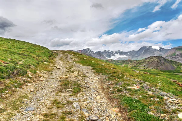 Carretera montañas glaciar piedras verano —  Fotos de Stock
