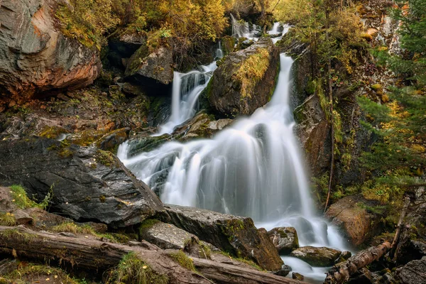 Waterfall moss trees mountains autumn water — Stock Photo, Image
