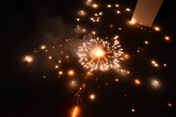 Indian Festival of Lights, Happy Diwali Viering met illustratie van exploderende vuurwerk op bloemen chakra — Stockfoto