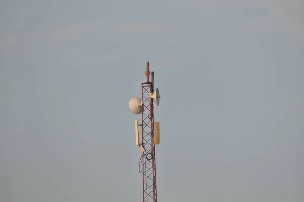 移动电话或移动电话的电信塔 带有天线的电信塔 — 图库照片